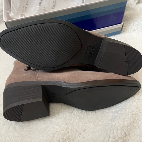 NWT White Mountain Havana Ankle Booties Suede (Genuine Leather) - Picture 6 of 7